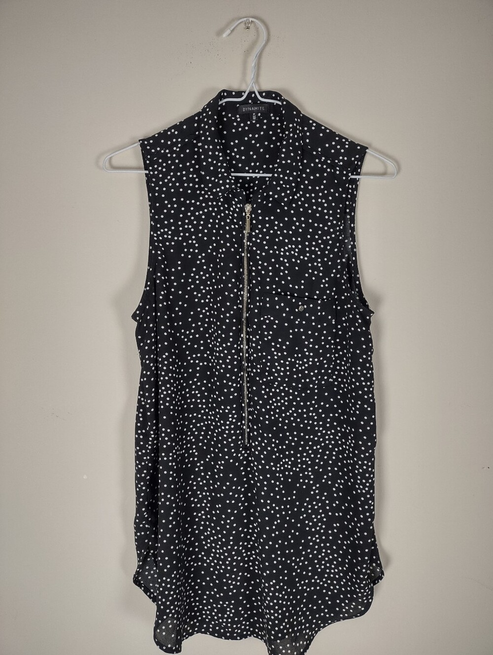 Dynamite Black & White Polka Dot Sleeveless Zip Blouse Size Medium